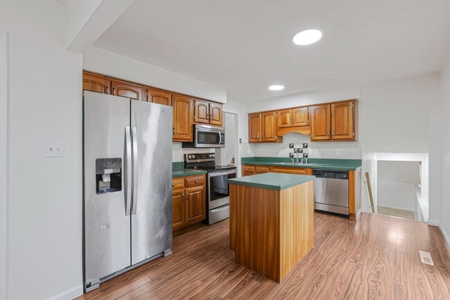 Building Photo - 6400 Firethorn Ave