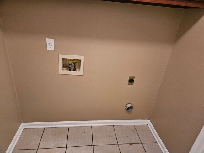 Building Photo - Under Repair