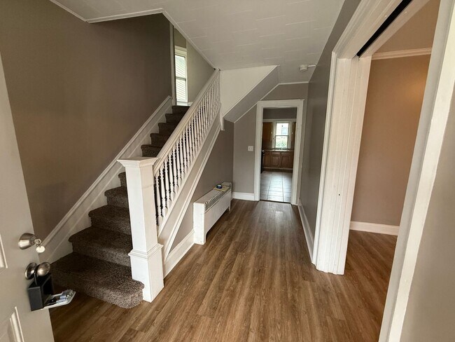 Building Photo - Charming 4-Bedroom Single-Family Home | Section?8 Eligible