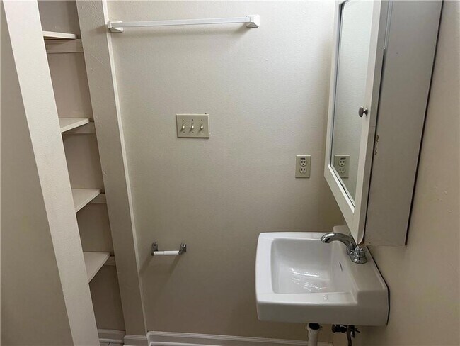 Building Photo - 316 Plantation Dr