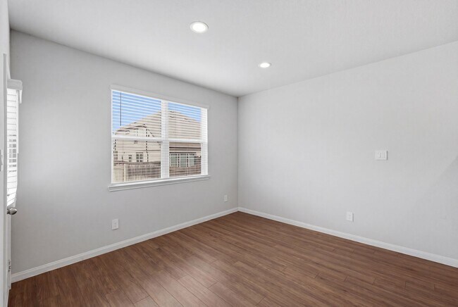 Building Photo - 988 Rice Dr