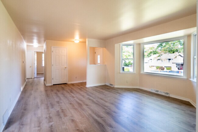 Building Photo - 1857 Willow Rd