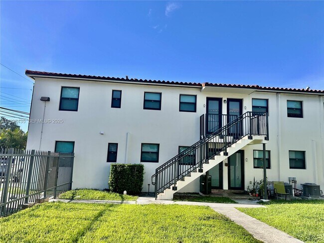 Building Photo - 4204 SW 14th St