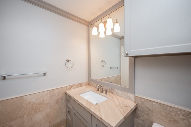 Building Photo - 9015 Gaylord Dr