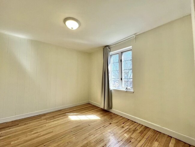 Building Photo - 92 Duff St