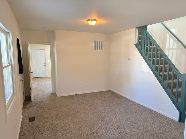 Building Photo - 2601 Elmo Ave