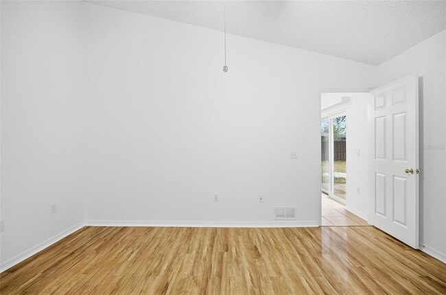 Building Photo - 38 Bud Field Dr