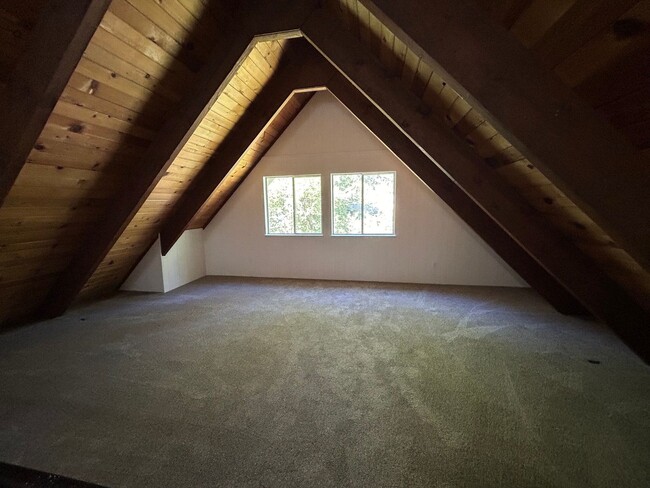Building Photo - Highland Woods Neighborhood * Renovated 2 ...
