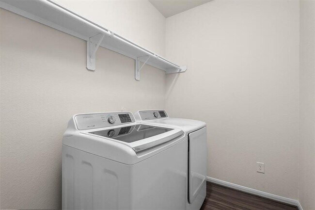 Building Photo - 2701 Bayrose Dr