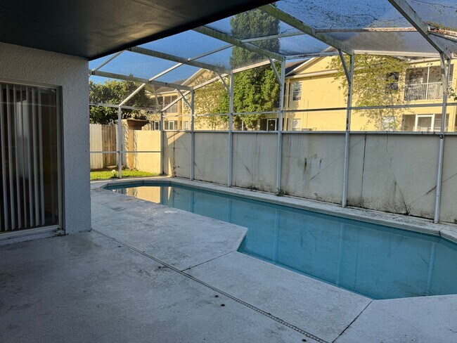 Building Photo - 2510 Hamlet Ln