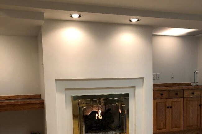 Building Photo - 2309 Wellington St