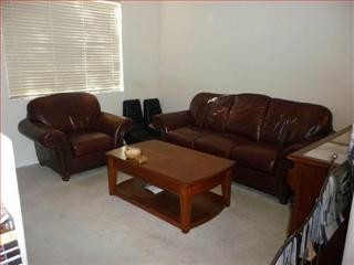 Building Photo - 844 Towne Dr