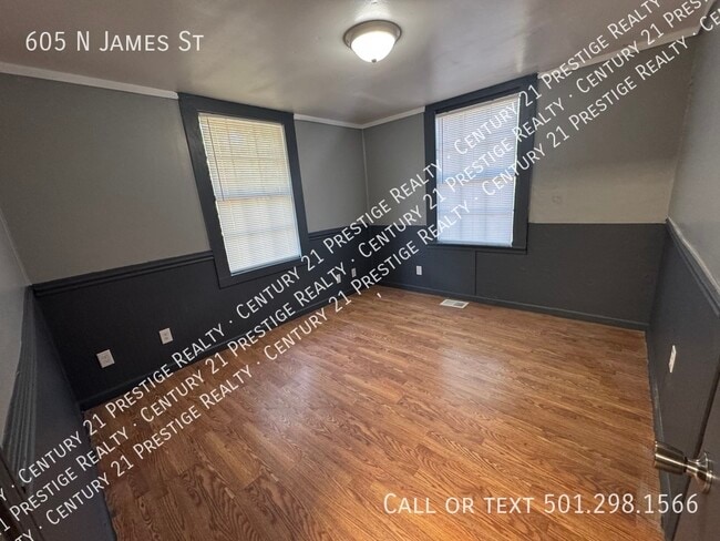 Building Photo - 605 N James St