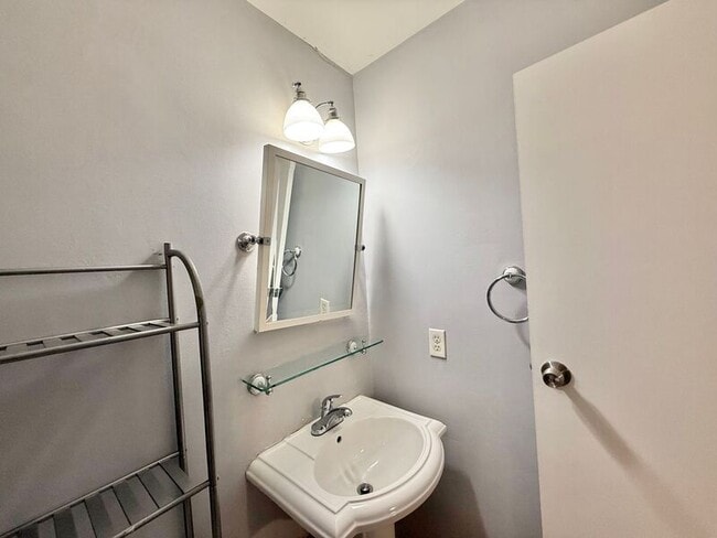 Building Photo - 2617 Valley Woods Ct