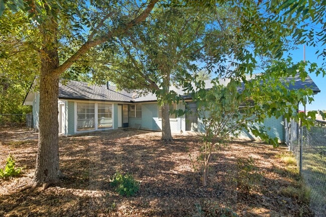 Building Photo - 609 Carlos G Parker Blvd NW