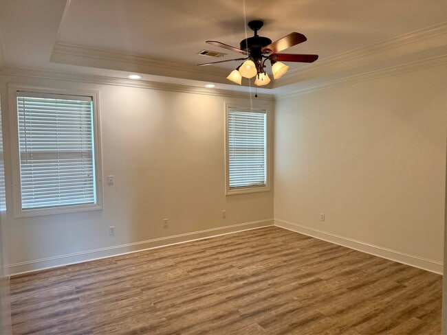 Building Photo - 364 Spring Hill Dr