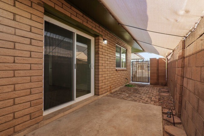 Private patio - 2025 N Richland St