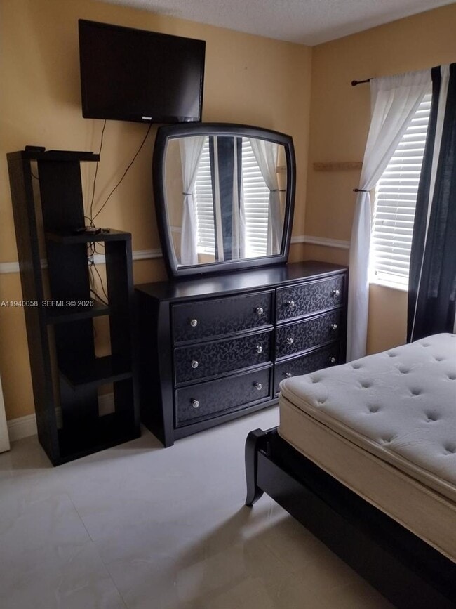 Building Photo - 31XX W 72nd St