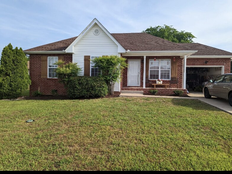 Primary Photo - 1326 Christine Dr