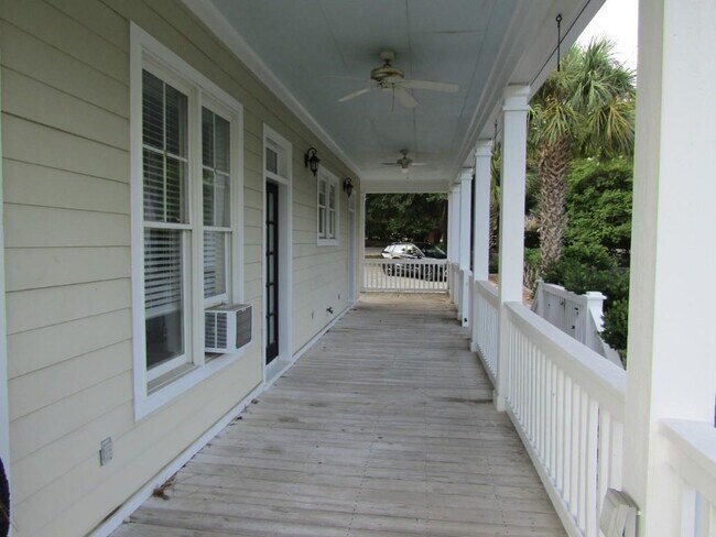 Building Photo - 703 Tradewind Ct