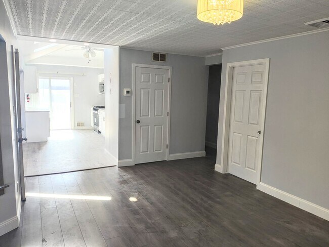 Building Photo - 106 Villa Ave