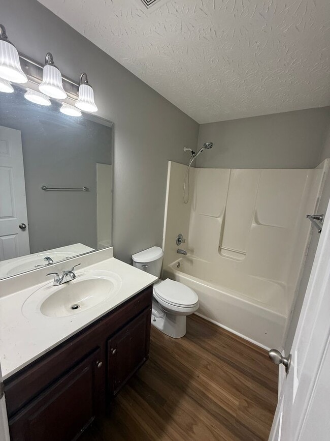 Building Photo - Updated home in Highview