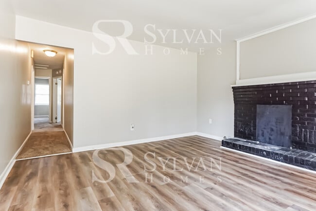 Building Photo - Prepare to fall in love with this 4 bedroom, 2 bathroom home