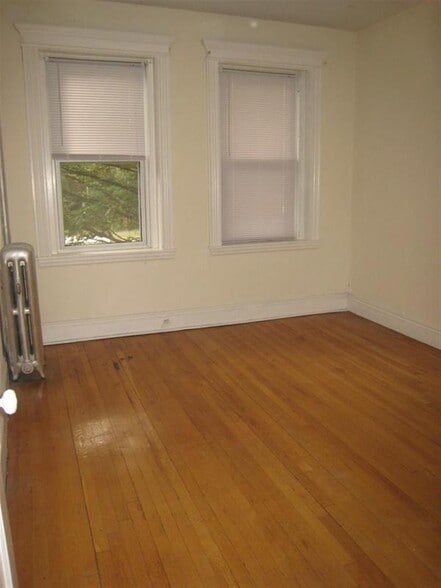 Building Photo - 82 Kirkland St