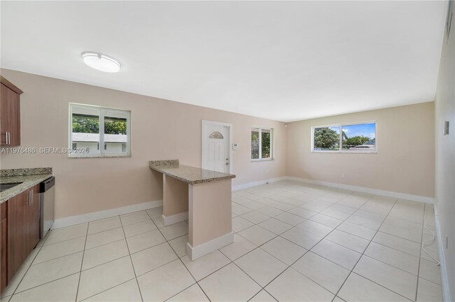 Building Photo - 592 NE 150th St