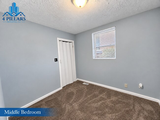 Building Photo - 1311 E Columbus Dr