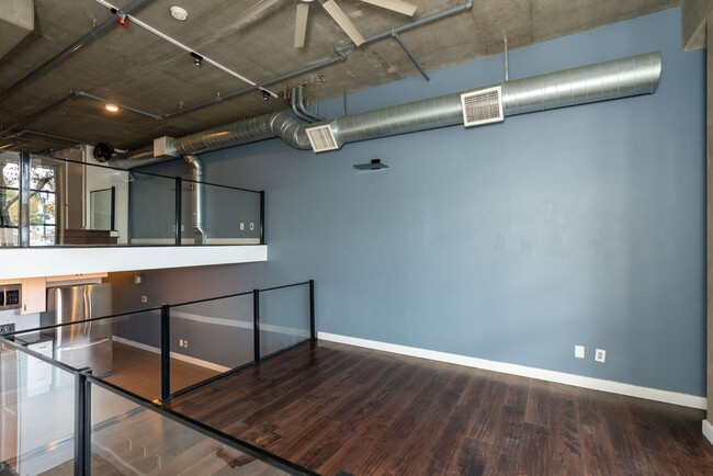 Building Photo - +++ LOOK NO FURTHER STUNNING 1BD LOFT WITH...
