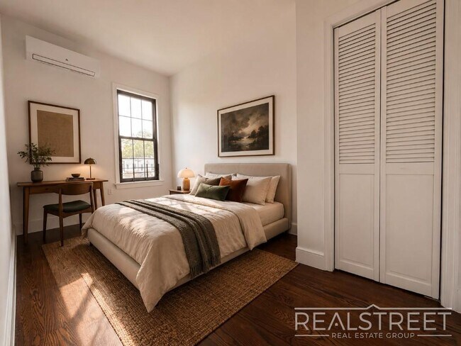 Building Photo - Available Now | Flexible 2BR / Flex 3BR Near the L