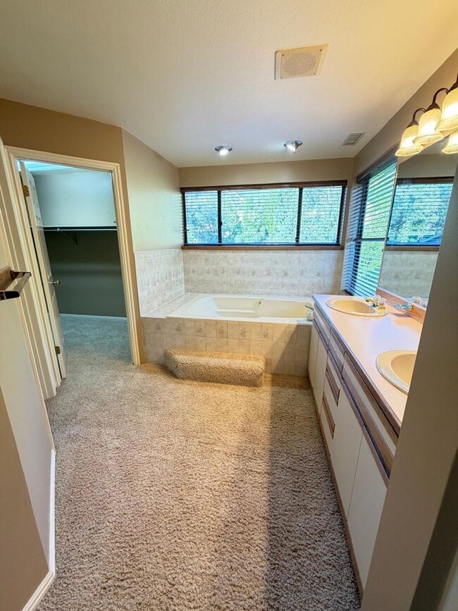 Building Photo - 2298 E Oak Leaf Way