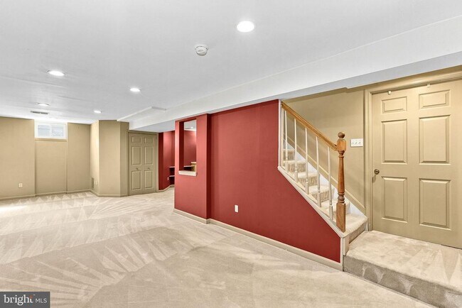 Building Photo - 10163 Yorktown Way