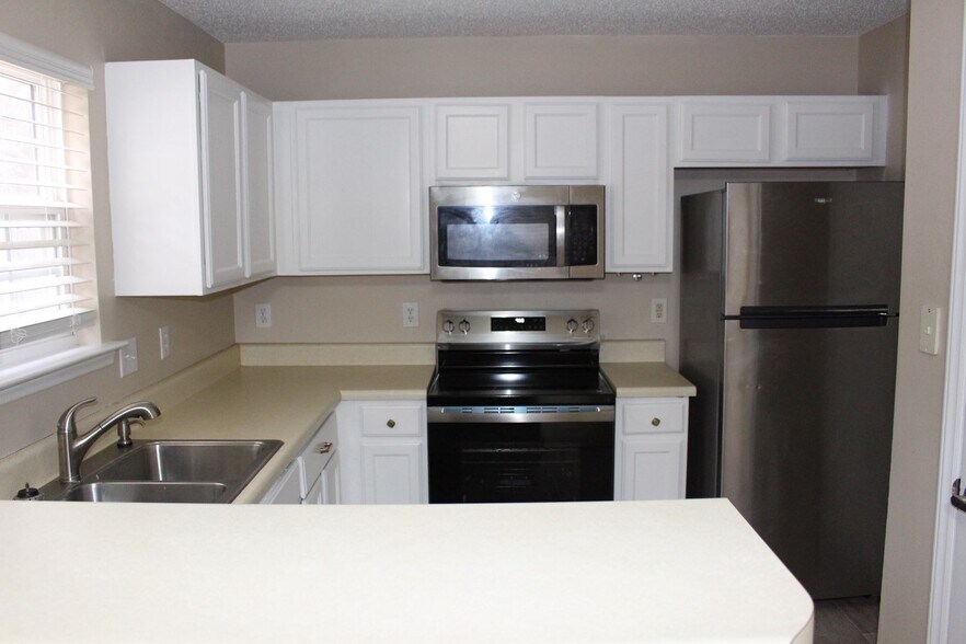 Building Photo - 7312 Brighton Village Dr