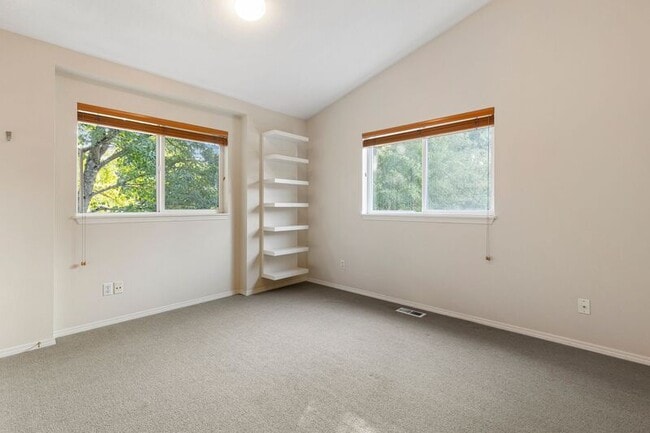 Building Photo - 1043 SE 34th Ave