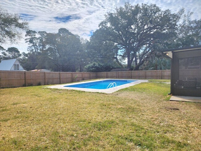 Building Photo - Charming Home with Pool & Prime Location!