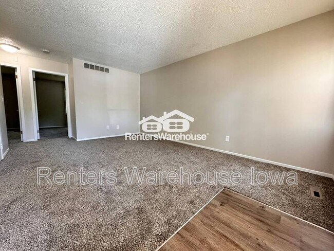 Building Photo - 910 SE 10th St