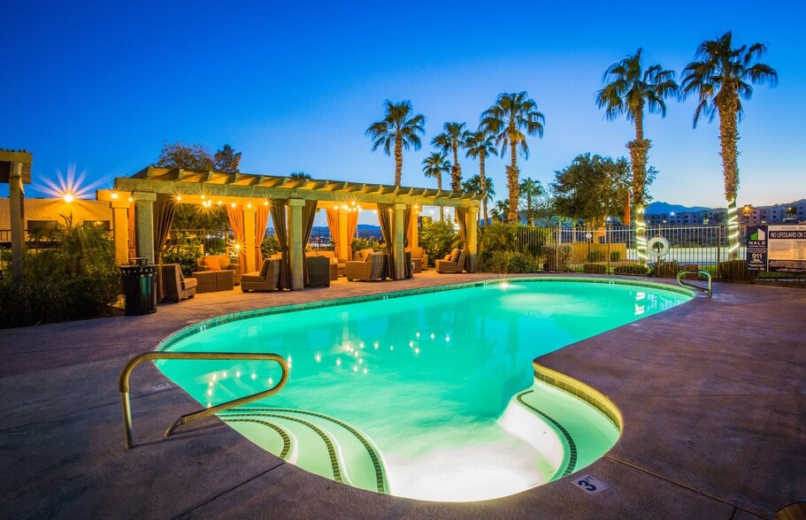 Heated Pool - The Vistas Apartment Homes