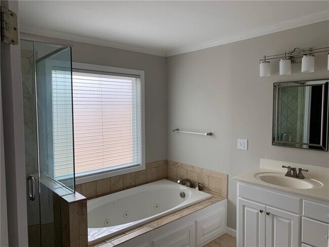 Building Photo - 1401 Redbud Way