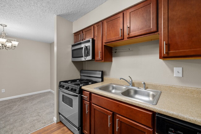 Chesterfield Place Apartments | 2 BR Remodel With Washer & Dryer | Kitchen Interior - Chesterfield Place Apartments