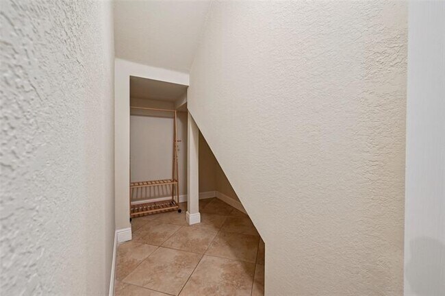 Building Photo - 4714 Monarch Way