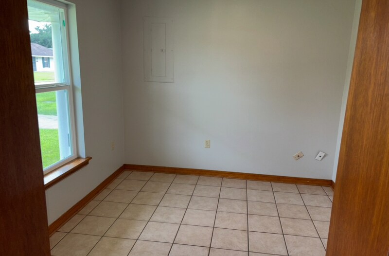 Building Photo - 213 Deer Run Dr