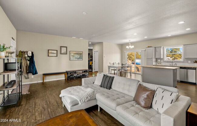 Building Photo - 401 Kaibab Ave