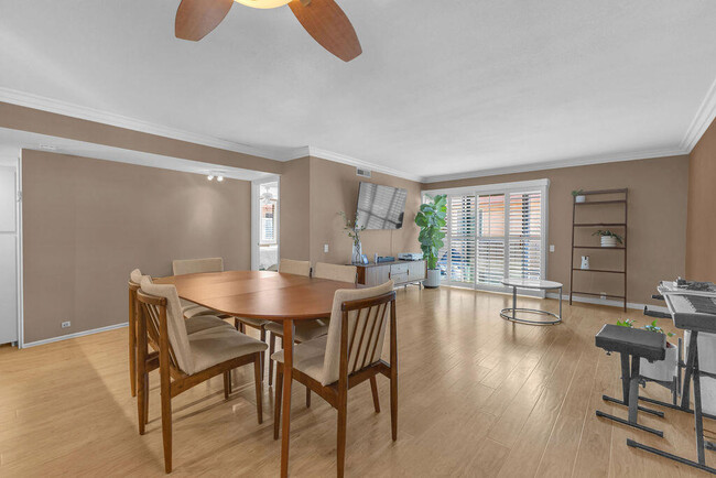 Building Photo - 400 N Sunrise Way