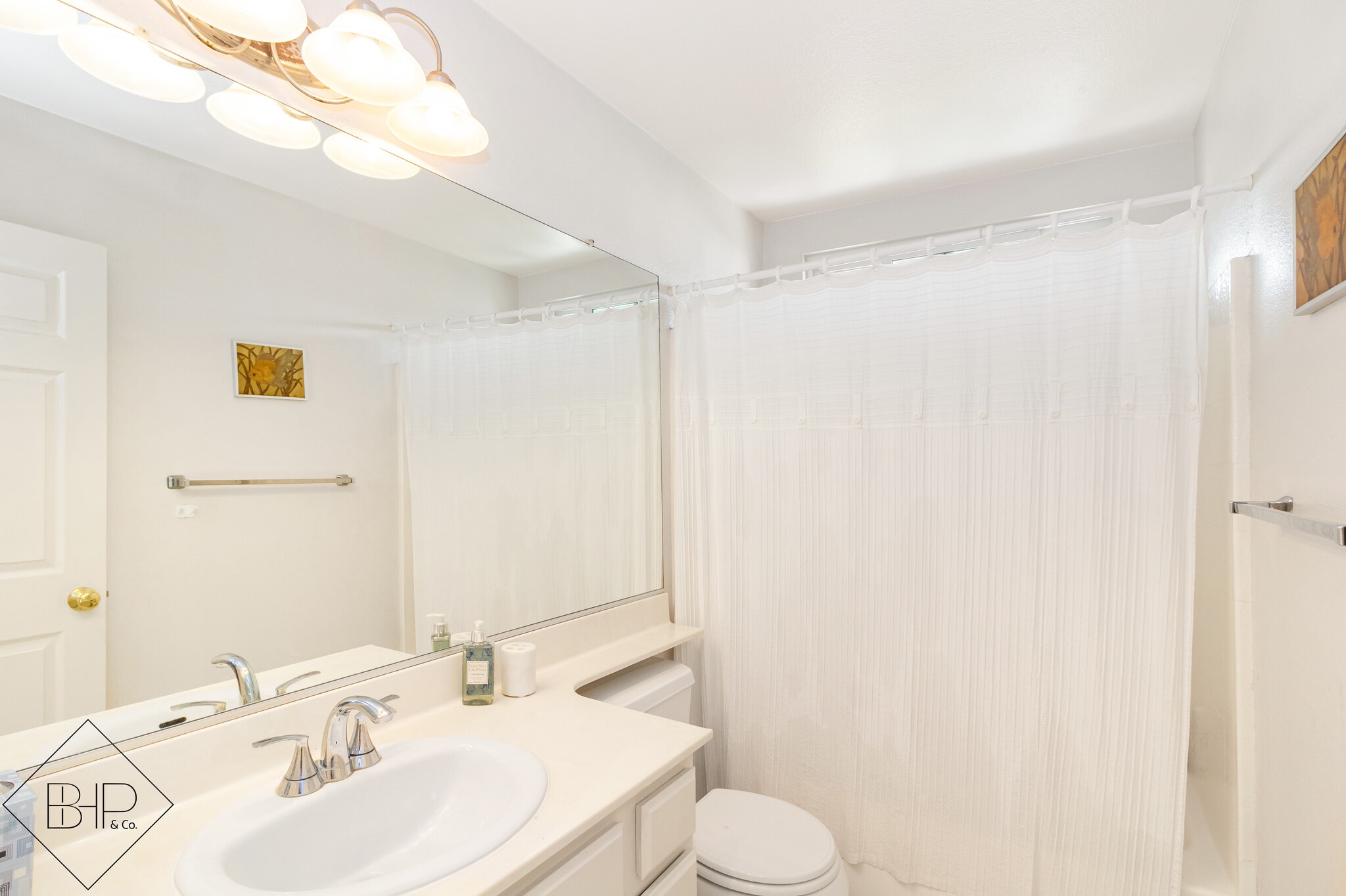 Shared Bathroom - 1987 Willow Ridge Dr