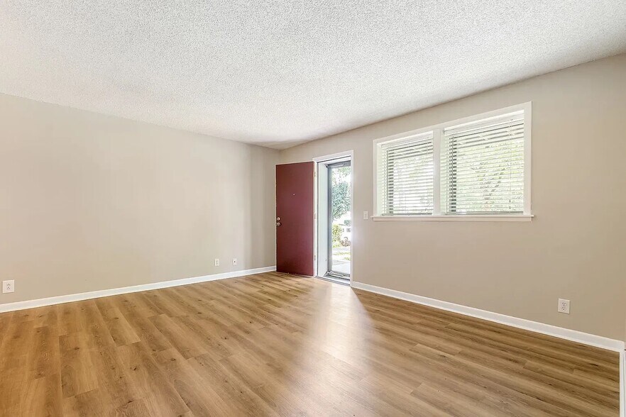 Building Photo - 2929 Selena Dr