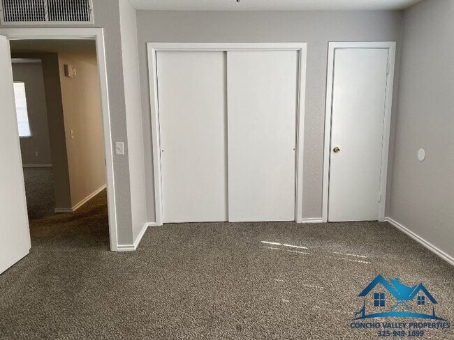 Building Photo - 1225 Kenwood Dr