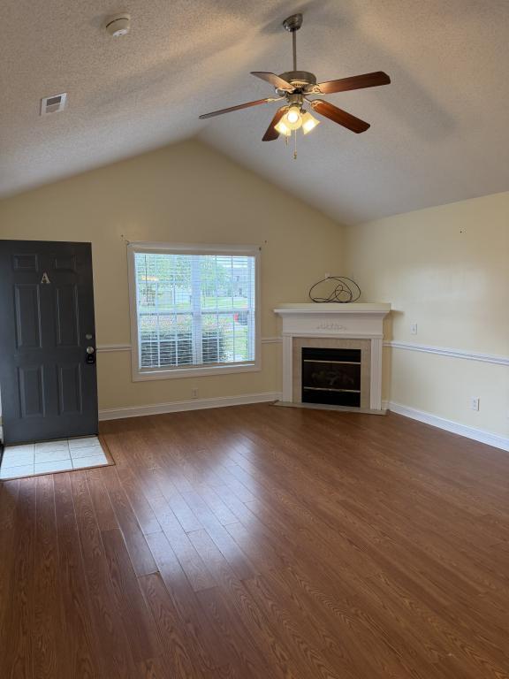 Building Photo - 2556A Saddleback Dr
