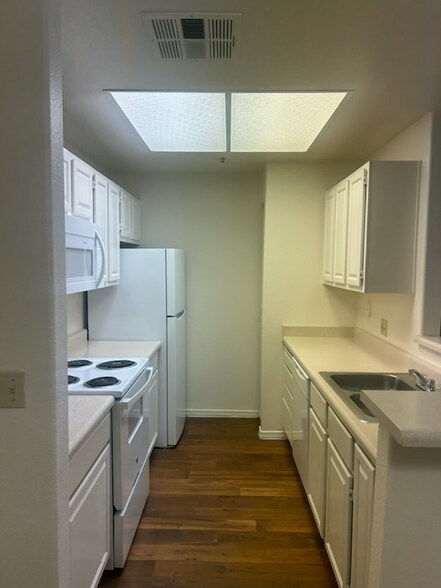 Building Photo - 11375 E Sahuaro Dr